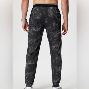 Fabletics - NWT - Black and Gray Men's Pants